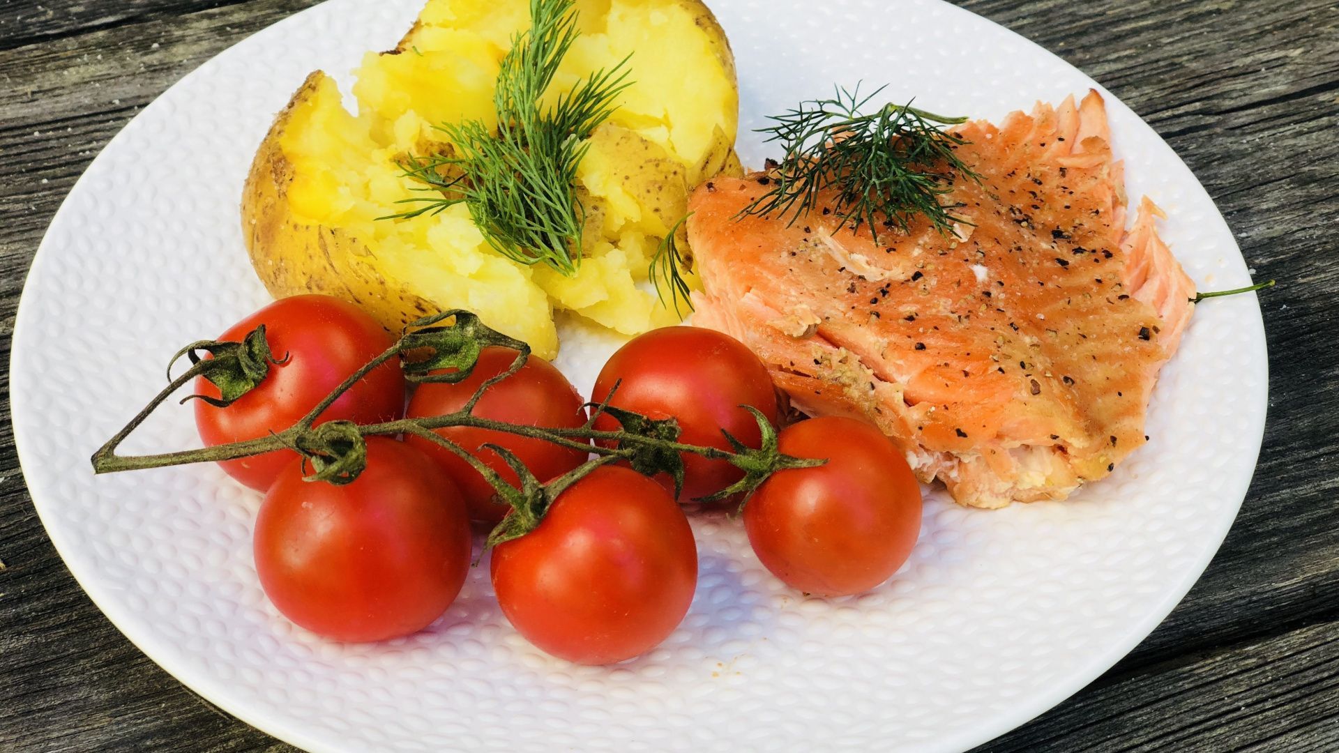Honeyed salmon & potatoes