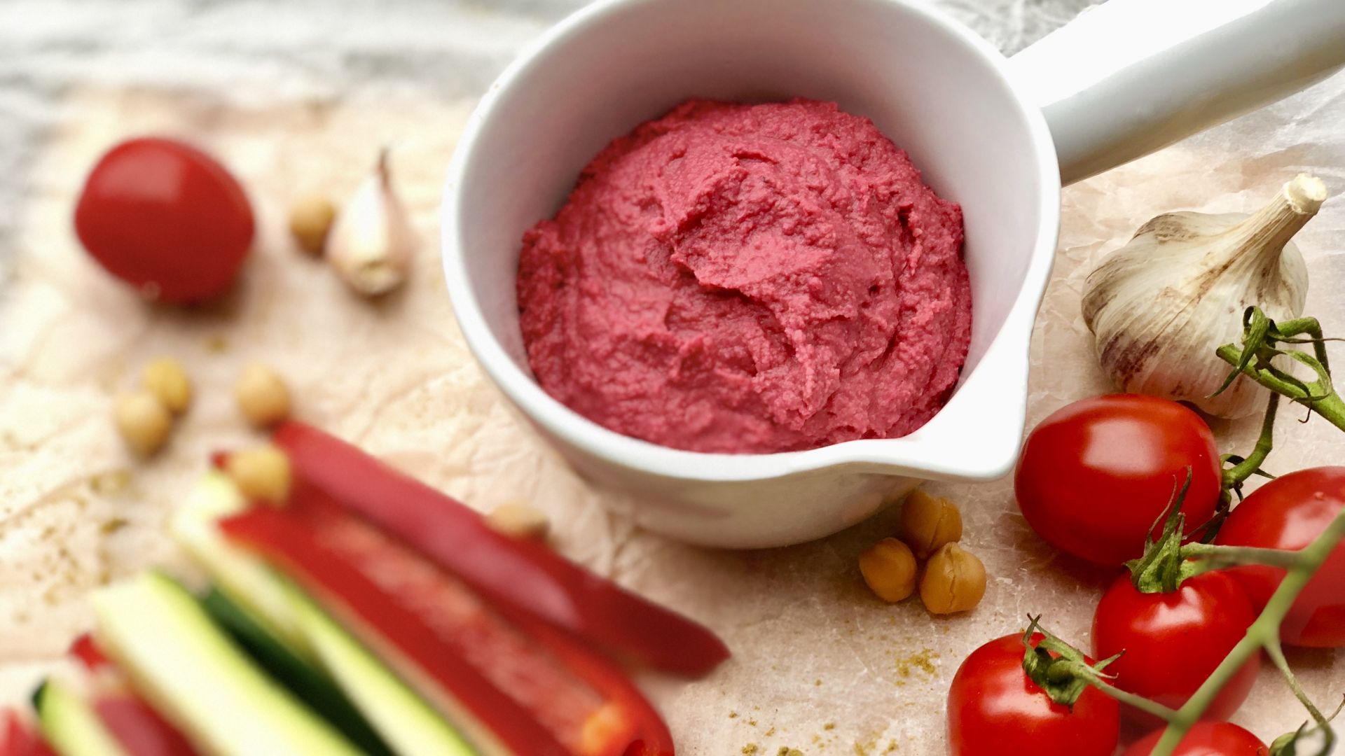 Beetroot hummus with crudites