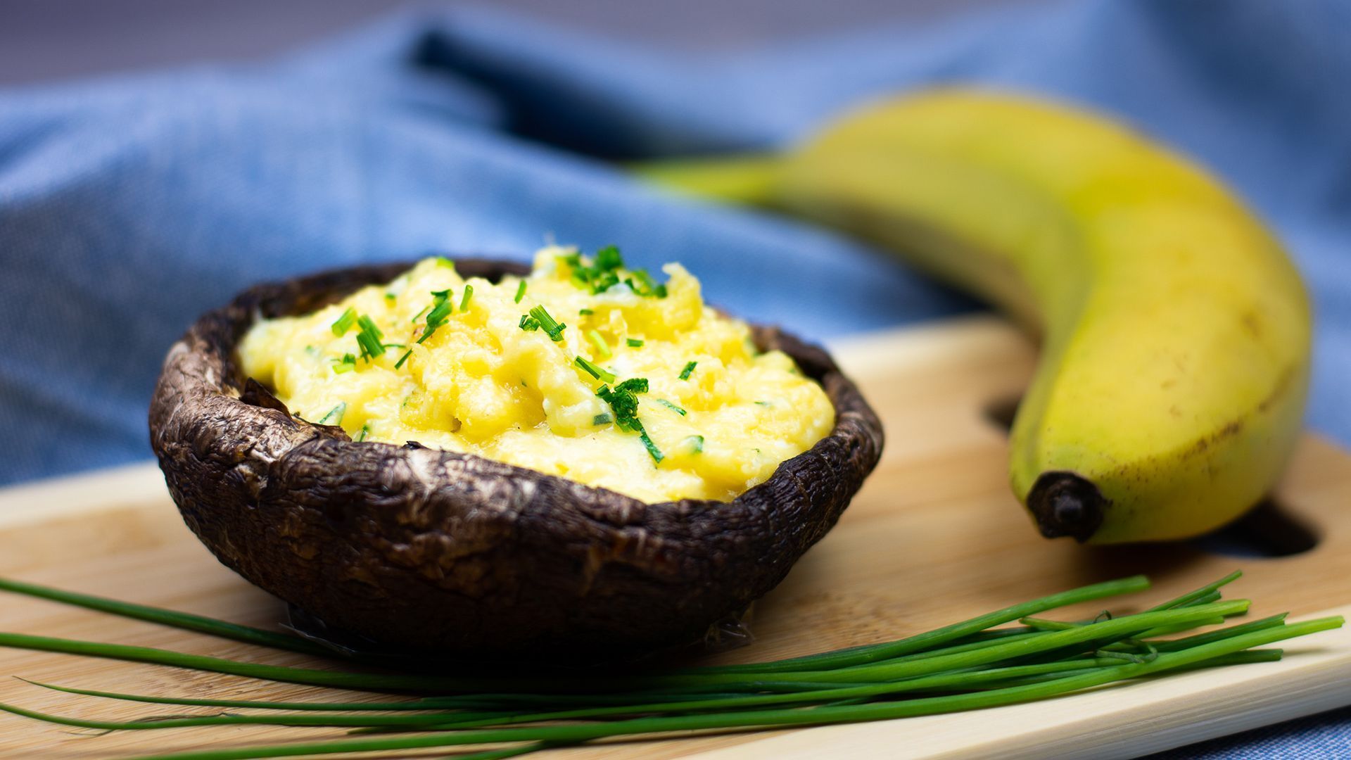 Scrambled eggs with goat's cheese & mushrooms