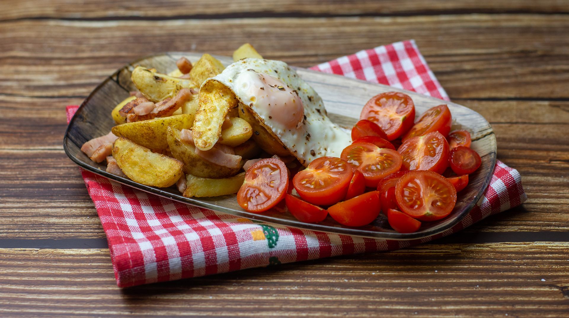 Ham & eggs with pan-fried potatoes