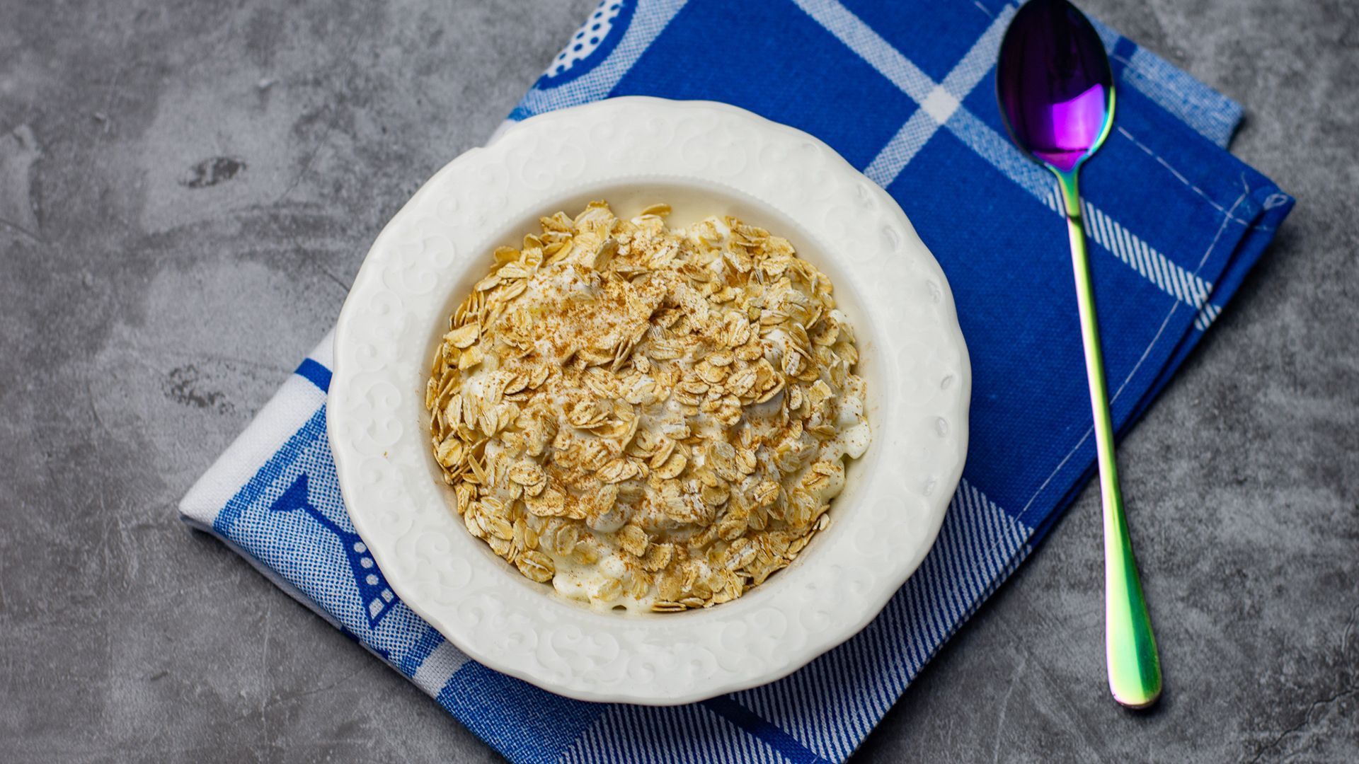 Banana cream with toasted oats
